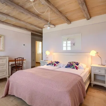 Villa Family Elizabeta With Pool In Umag *