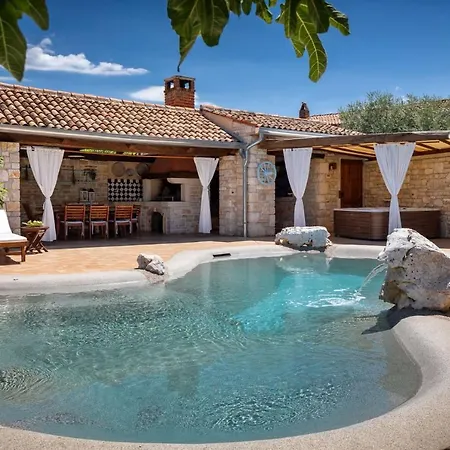 Family Elizabeta With Pool In Umag Vila Cepljani