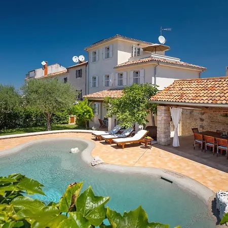 Family Elizabeta With Pool In Umag Vila Cepljani