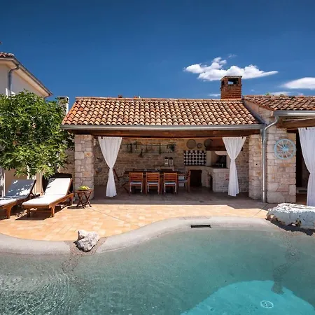 Family Elizabeta With Pool In Umag Vila *