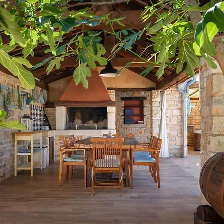 Villa Family Elizabeta With Pool In Umag *